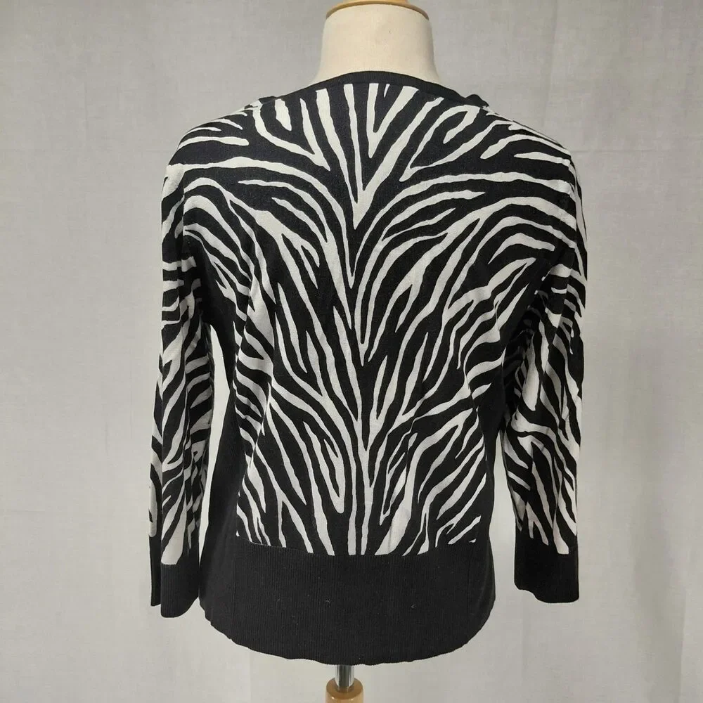 White House Black Market zebra print 3/4 sleeve zip front cropped cardigan SZ XL - Picture 3 of 8